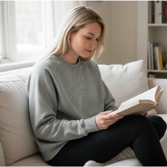 Brooklinen Willow Sweatshirt Size Medium Comfort Casual Cozy - Picture 1 of 4